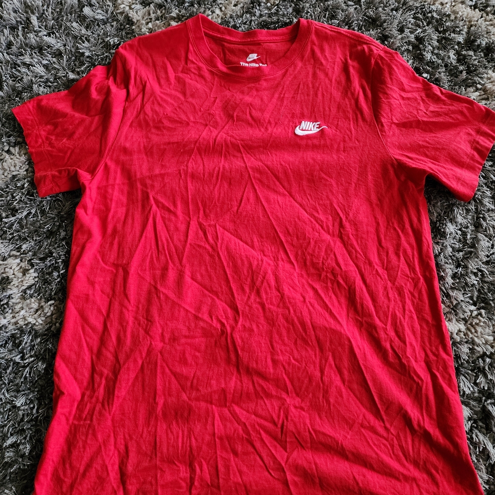 Nike Men's Red Sportswear Sleeve Tee